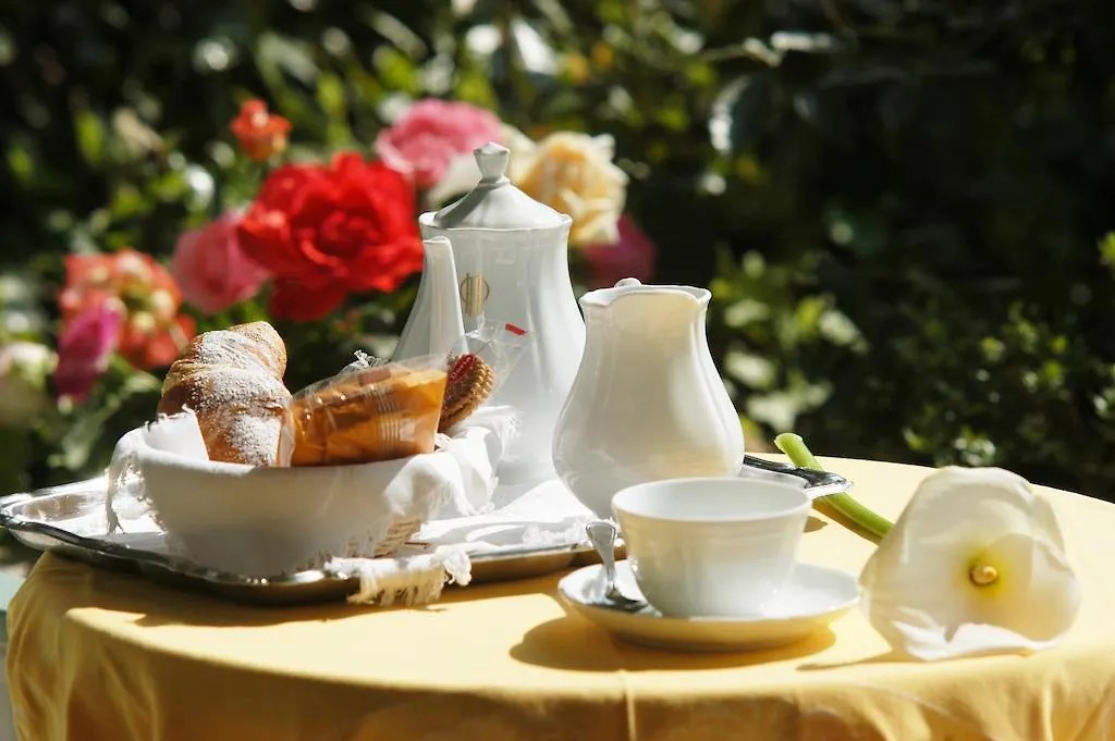 Hotel President - Vintage Hotel In Centro Riccione 4*,
