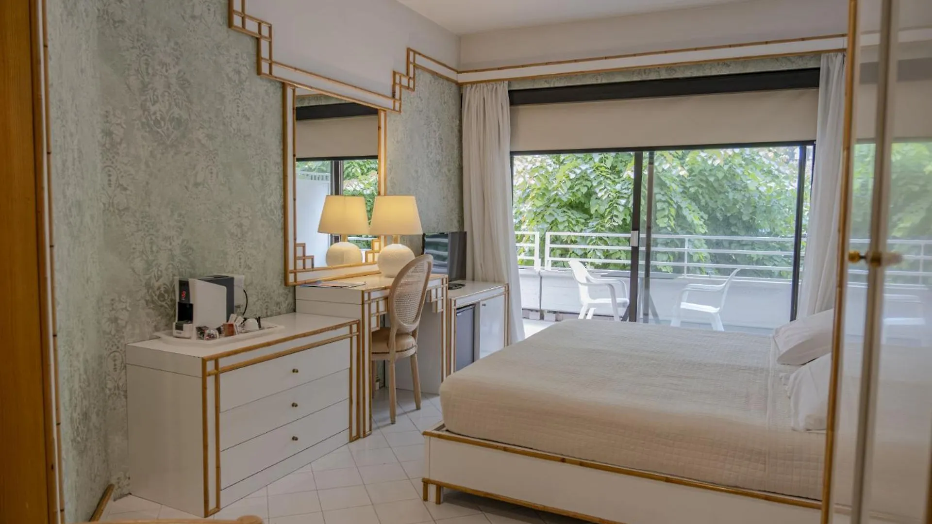 Hotel President - Vintage Hotel In Centro Riccione Italy