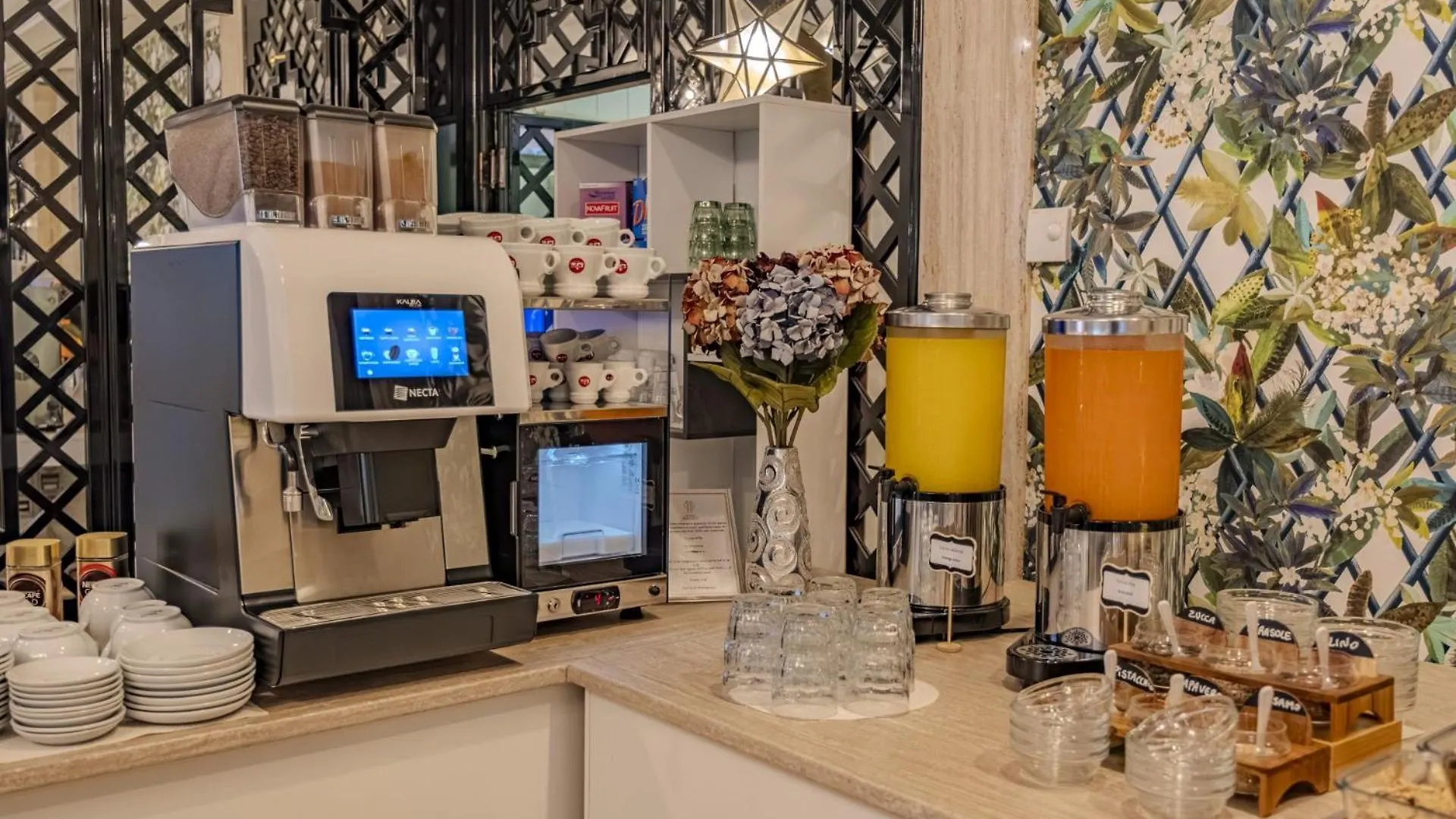 Hotel President - Vintage Hotel In Centro Riccione