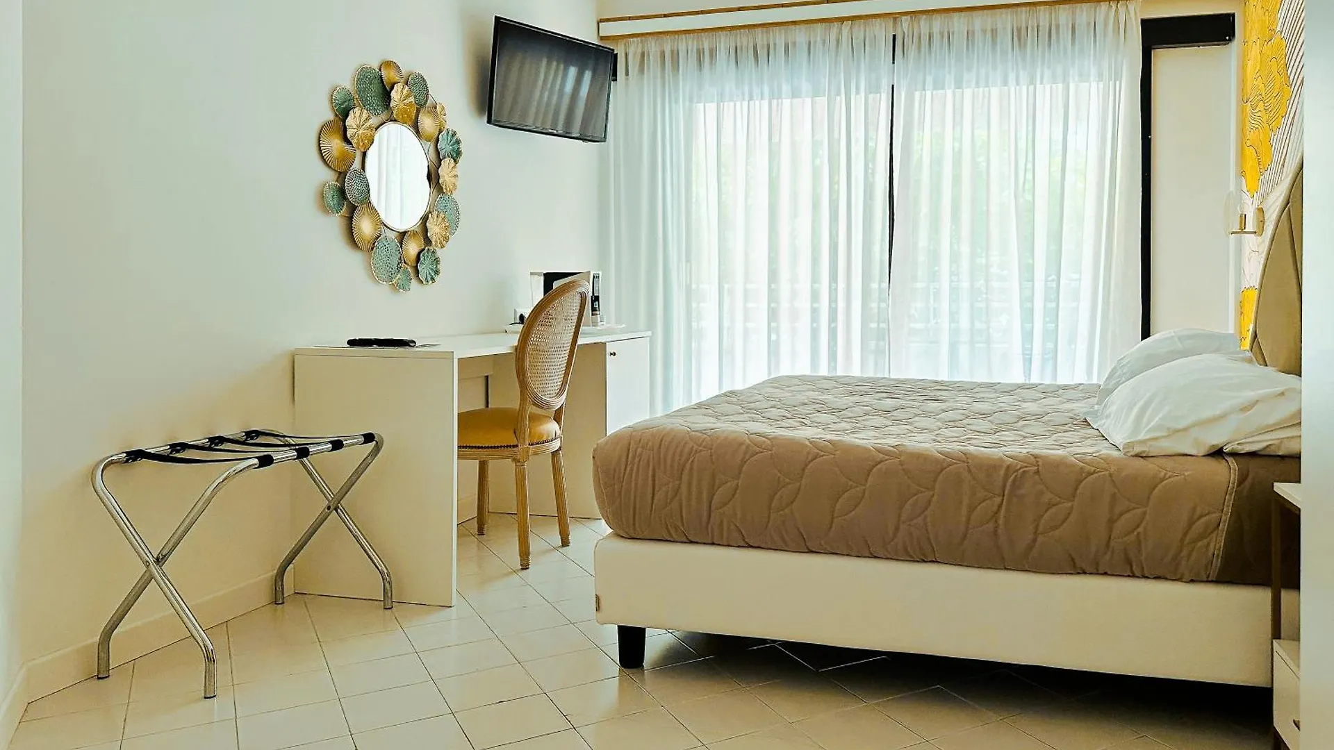Hotel President - Vintage Hotel In Centro Riccione 4*,