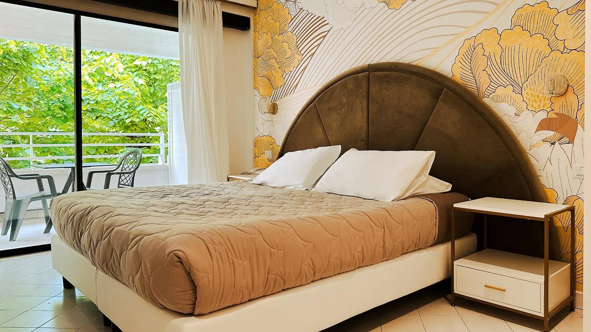 Hotel President - Vintage Hotel In Centro Riccione