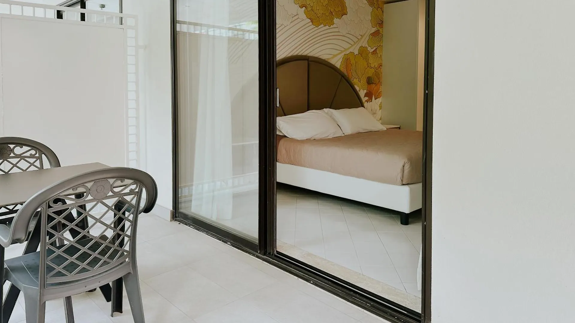 Hotel President - Vintage Hotel In Centro Riccione 4*,