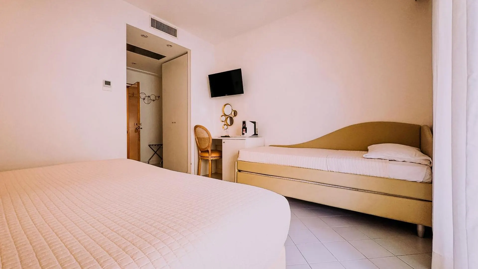 Hotel President - Vintage Hotel In Centro Riccione