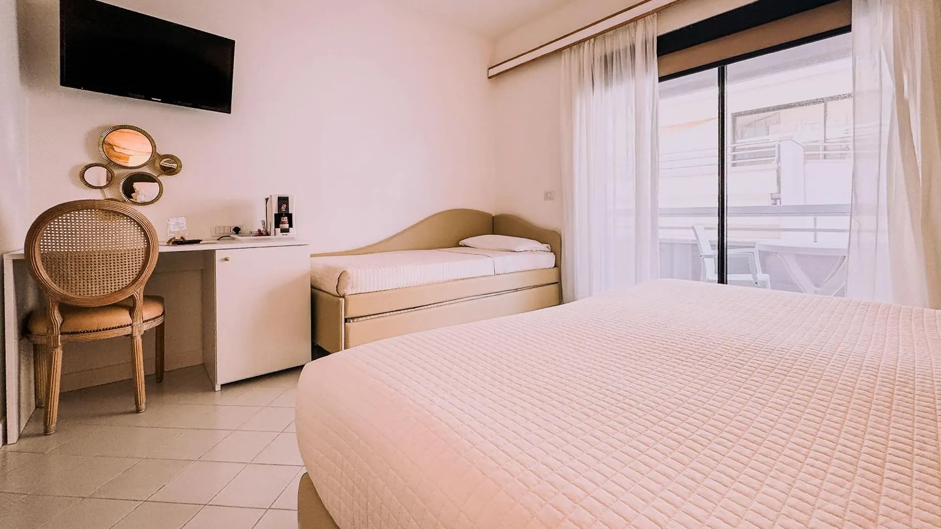 Hotel President - Vintage Hotel In Centro Riccione