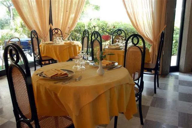 Hotel President - Vintage Hotel In Centro Riccione
