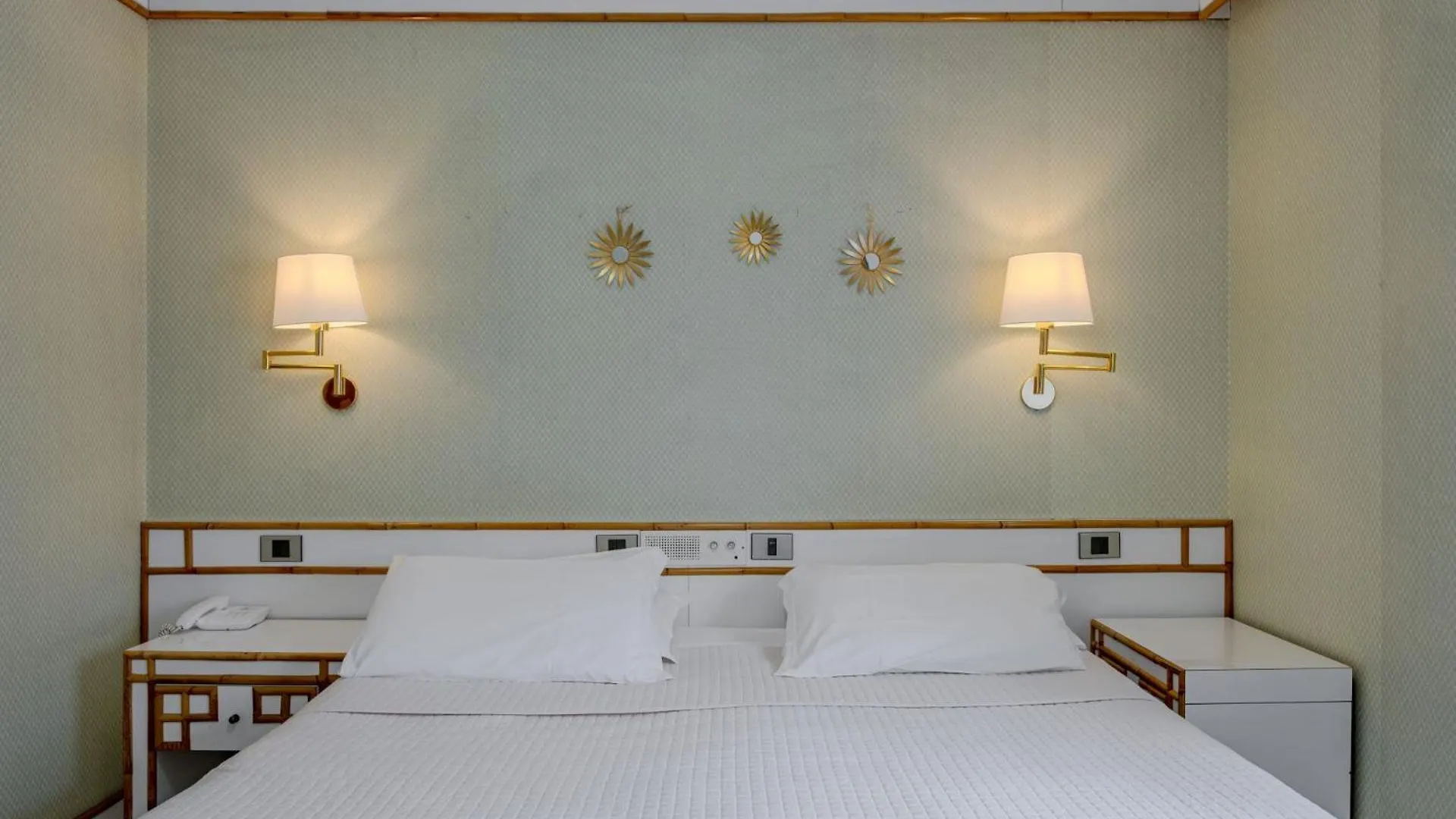 Hotel President - Vintage Hotel In Centro Riccione