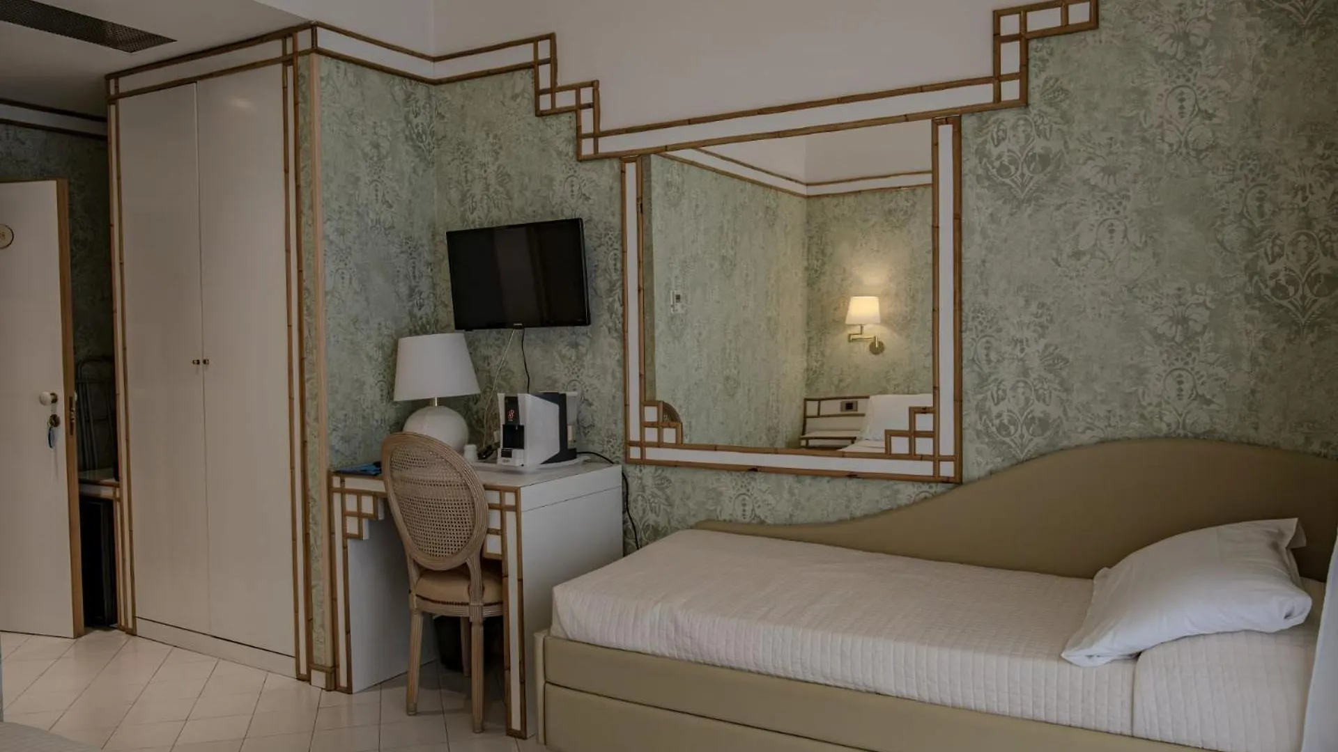 Hotel President - Vintage Hotel In Centro Riccione