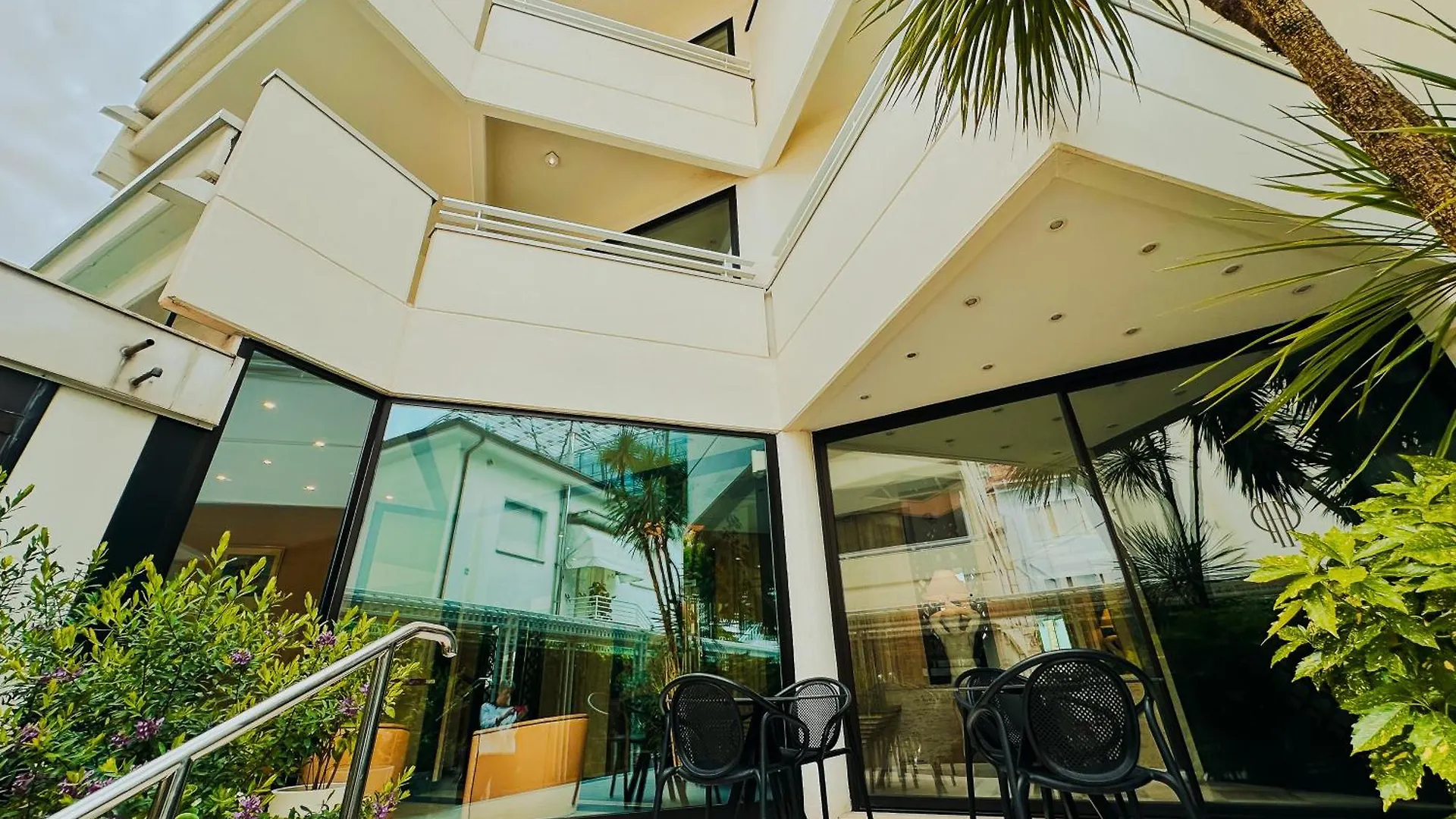Hotel President - Vintage Hotel In Centro Riccione Italy